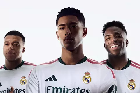 يحمل لمسة وردية.. ريال مدريد يكشف عن قميصه للموسم الجديد